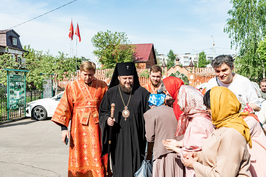 Божественная литургия во Введенском Владычнем монастыре города Серпухова